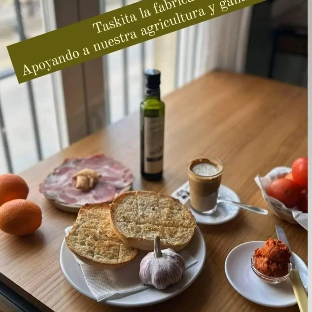 Guest house Hostal Cueva De Los Frailes Algamitas